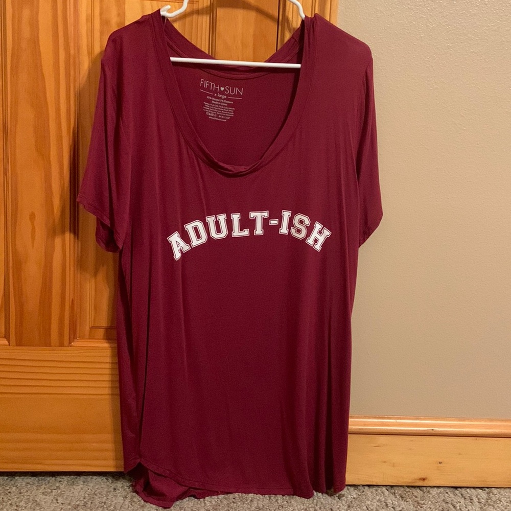 Adultish t-shirt in burgundy color.